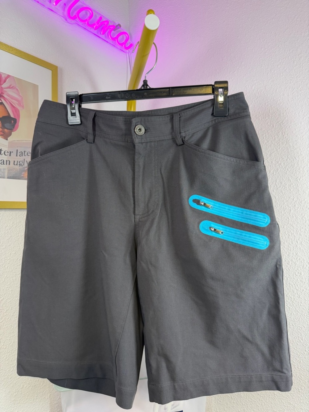 Lululemon Men’s Gray Technical Shorts Size 32 Blue Zip Pocket Stretch Athletic